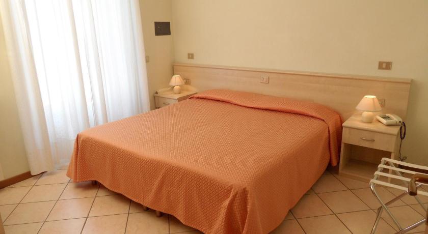 Casa Vacanze Touring Verbania Zimmer foto